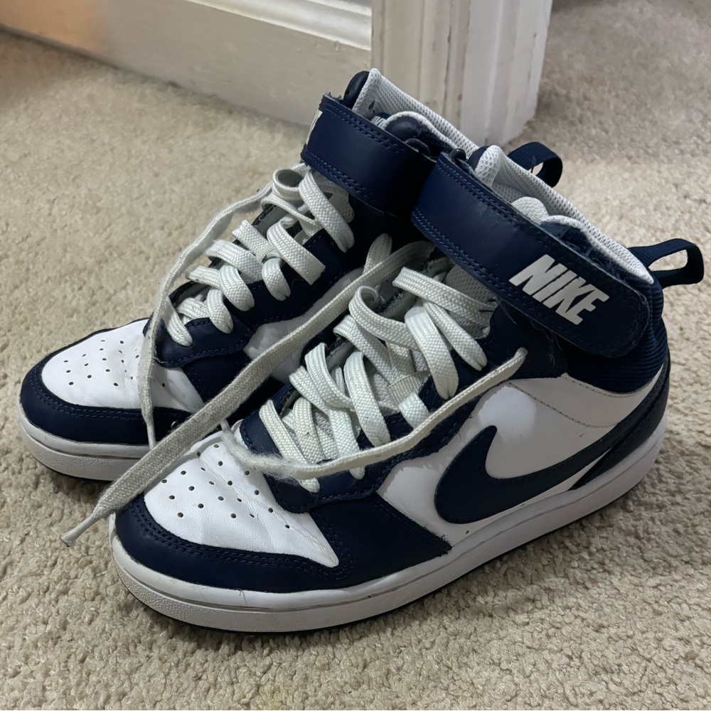 Boys 3.5 Nikes